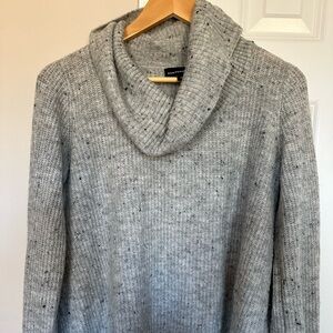 FORTUNE + IVY
Drea Cowl Neck Button Sleeve
Detail Sweater